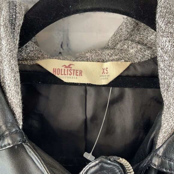 🧥 Hollister Faux Leather Jacket with Sweatshirt Sleeves - Size XS - Picture 3 of 4